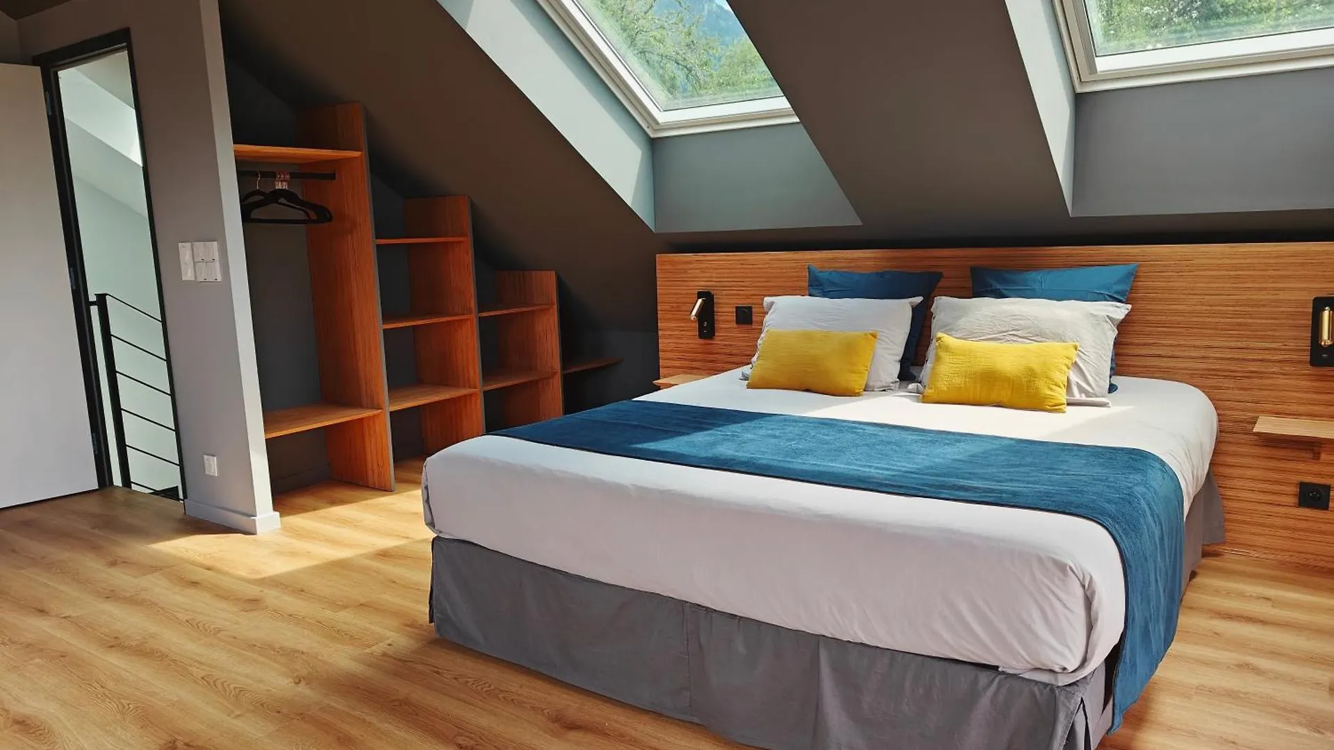La Fruitiere De Verel, Logements Modulables Neufs, Calmes, Entre Lac Et Montagne, Max 11 Personnes Talloires France