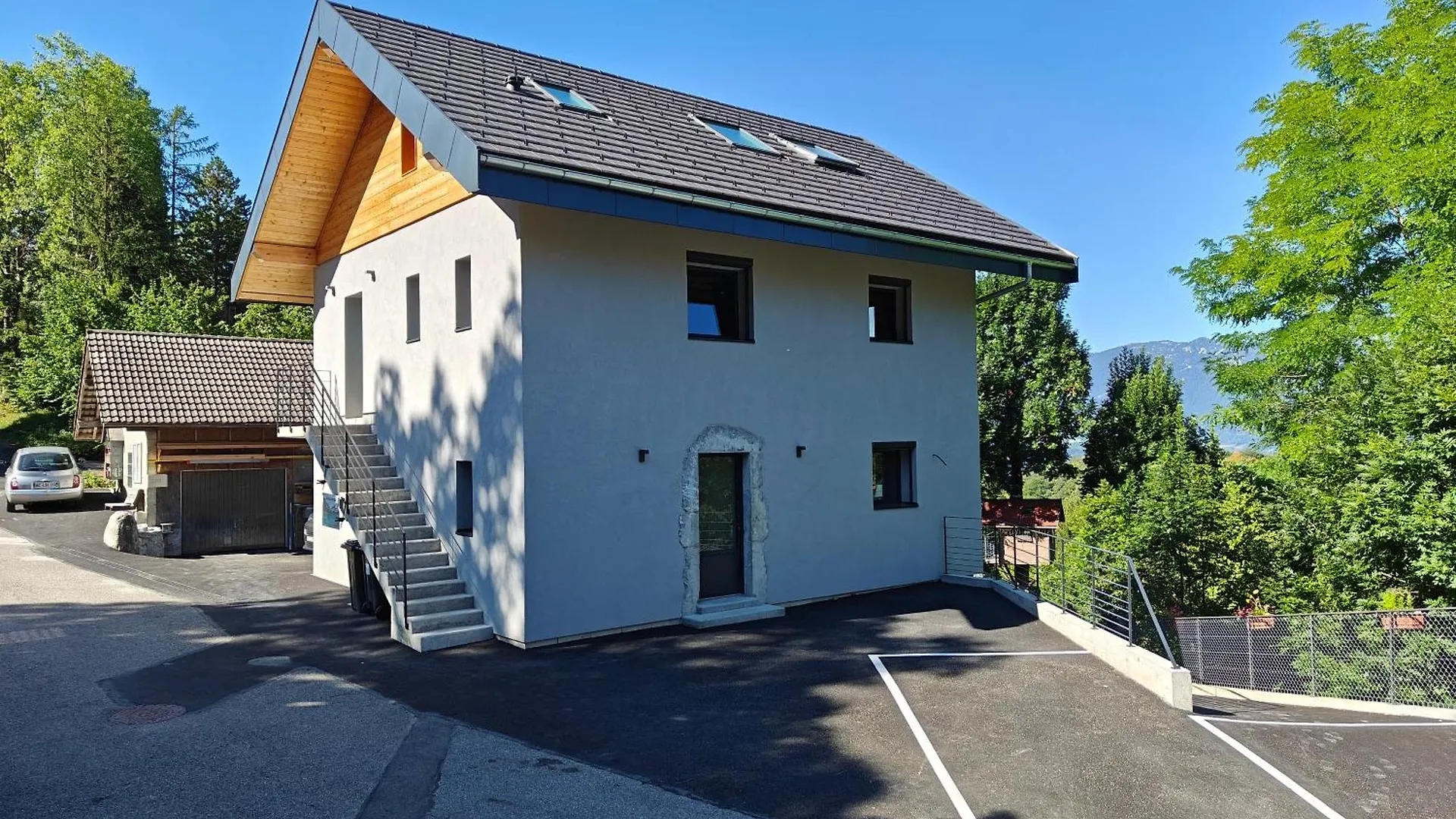 La Fruitiere De Verel, Logements Modulables Neufs, Calmes, Entre Lac Et Montagne, Max 11 Personnes Talloires France