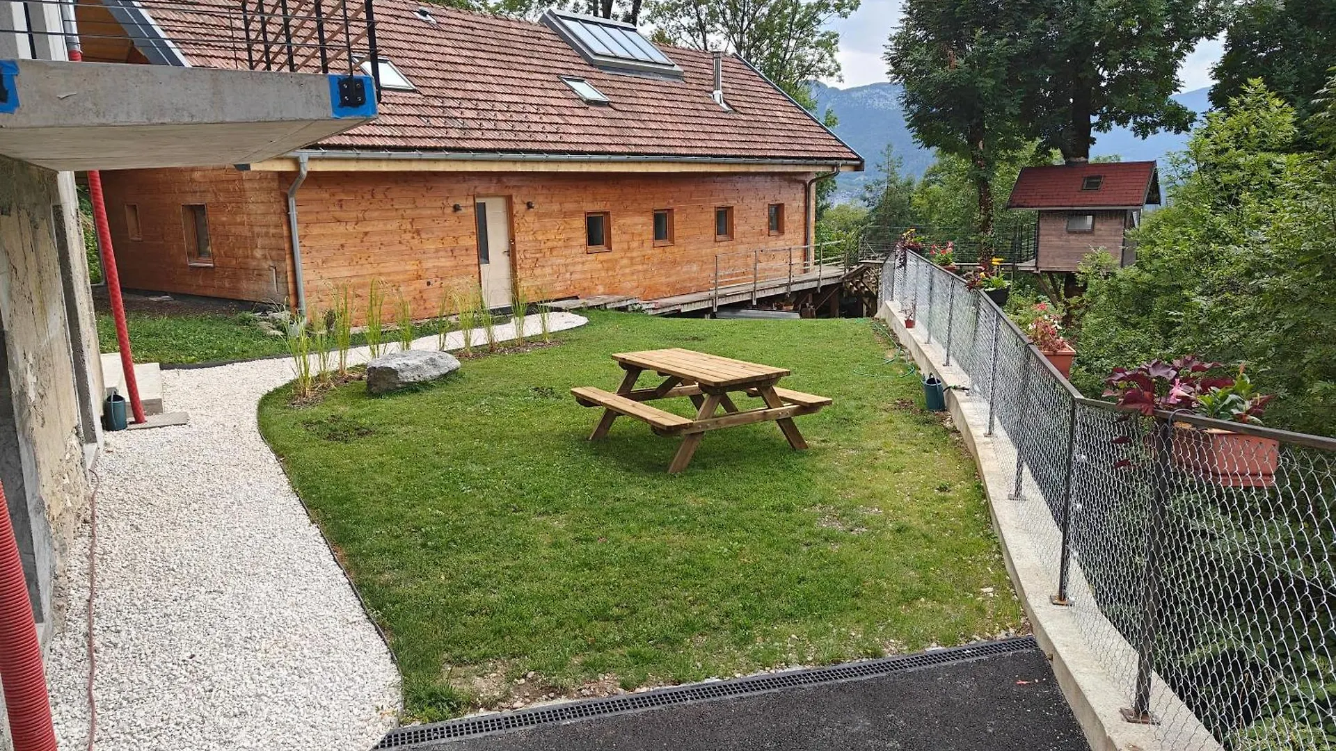 La Fruitiere De Verel, Logements Modulables Neufs, Calmes, Entre Lac Et Montagne, Max 11 Personnes Talloires France